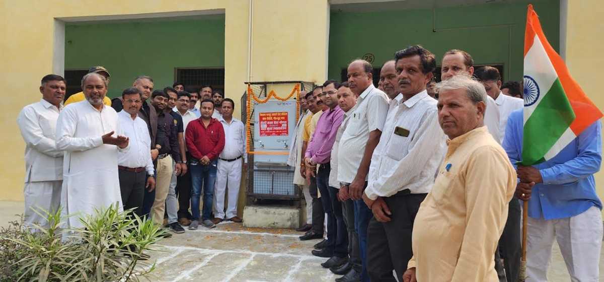 बच्चों को पानी पीने के लिए रोटरी क्लब ने लगाया वाटर कूलर